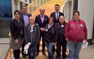 Mitglieder des Lebenshilfe-Rats der Lebnshilfe Neuss mit Neusser Landtagsabgeordneten Dr. Jörg Geerlings im Landtag
