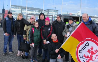 UWO-Gruppe der Lebenshilfe Neuss vor dem ISS Dome Düsseldorf