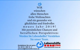 Eine Grafik mit dem Text: "WIR wünschen allen Menschen frohe Weihnachten und ein gesundes wie glückliches und friedvolles neues Jahr 2019! Mit beruflichen Chancen und beruflichen Perspektiven: Werden Sie Lebenshelfer" Verstärken Sie unser Team. Die Schrift ist in Form eines Tannenbaumes angeordnet. Darunter sind die Kontaktdaten und das Logo der Lebenshilfe Neuss.