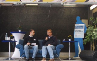 Interview mit Björn Vieregge auf einer Bühne.