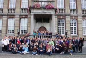 Gruppenfoto der Mitarbeitenden der Lebenshilfe Neuss auf einem Ausflug in Roermond.
