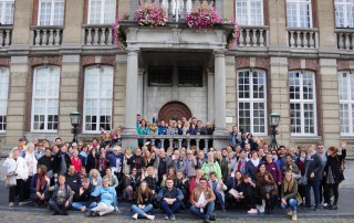 Gruppenfoto der Mitarbeitenden der Lebenshilfe Neuss auf einem Ausflug in Roermond.