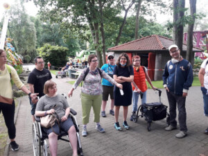 Die Gruppe der offenen Hilfen im Zoo.