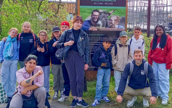 Gruppe des Kinder- und Jugendzentrums der Lebenshilfe Neuss bei Ausflug in den Wildpark Eifel.