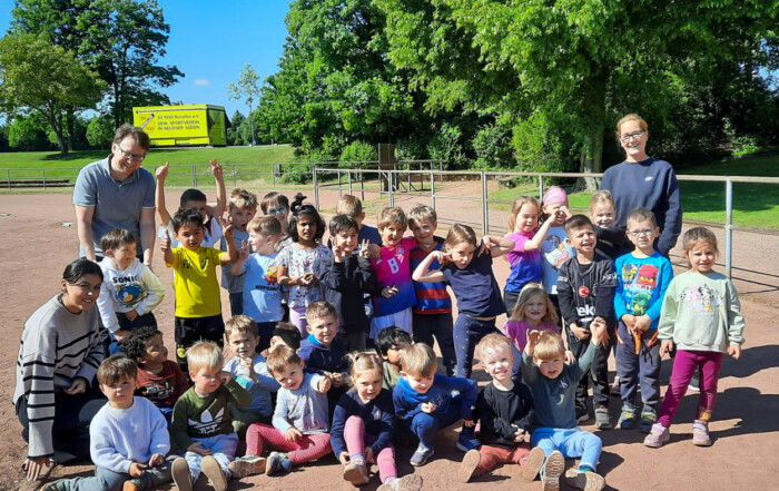 Ein Gruppenfoto von teilnehmenden Kindern.