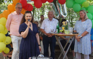 Stefanie Fandel hält eine Rede.
