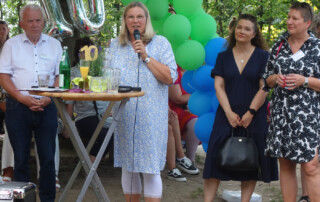 Sabine Grothe-Lohrey hält eine Rede.