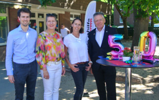Ein Gruppenfoto mit Carl-Philipp Sassenrath (CDU), Gesine Eschenburg, Stefanie Reinz und Hans-Jürgen Petrauschke.