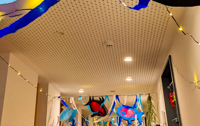 Ein dekorierter Hausflur.