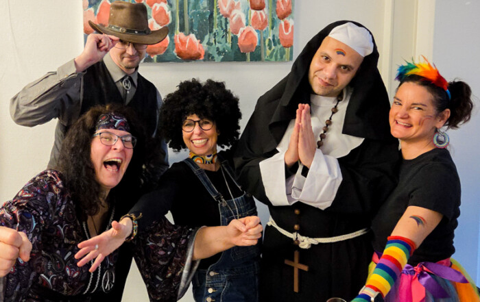 Ein Gruppenfoto von den verkleideteten Jecken.