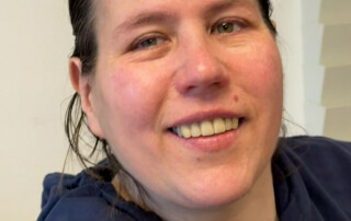 Ein Foto einer Bewohnerin mit Aschekreuz auf der Stirn