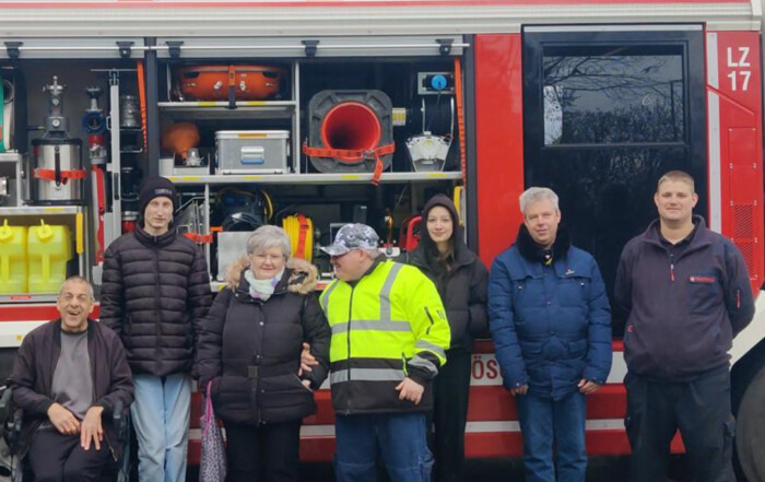 Ein Gruppenfoto mit der Feuerwehr.