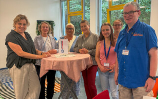 Ein Foto mit Kerstin Hörster, Gesine Eschenburg und weiteren Gästen der Veranstaltung.