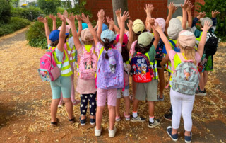 Ein Gruppenfoto der Kinder