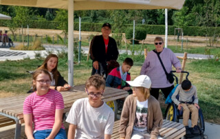 Ein Gruppenfoto von mehreren Teilnehmern