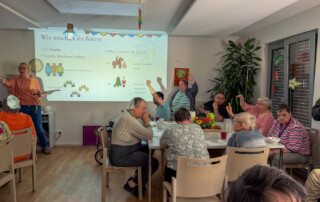 Bewohnende nehmen an der Abstimmung teil.