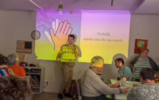 Bewohnende nehmen an der Abstimmung teil.