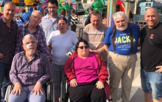 Ein Gruppenfoto auf der Kirmes.