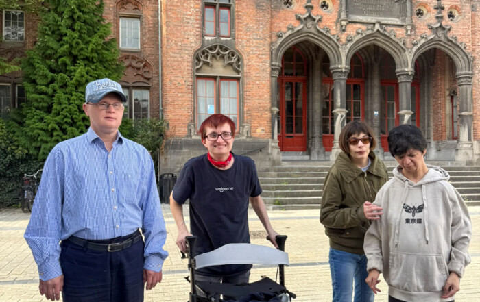 Ein Bild der Gruppe aus der Stadt